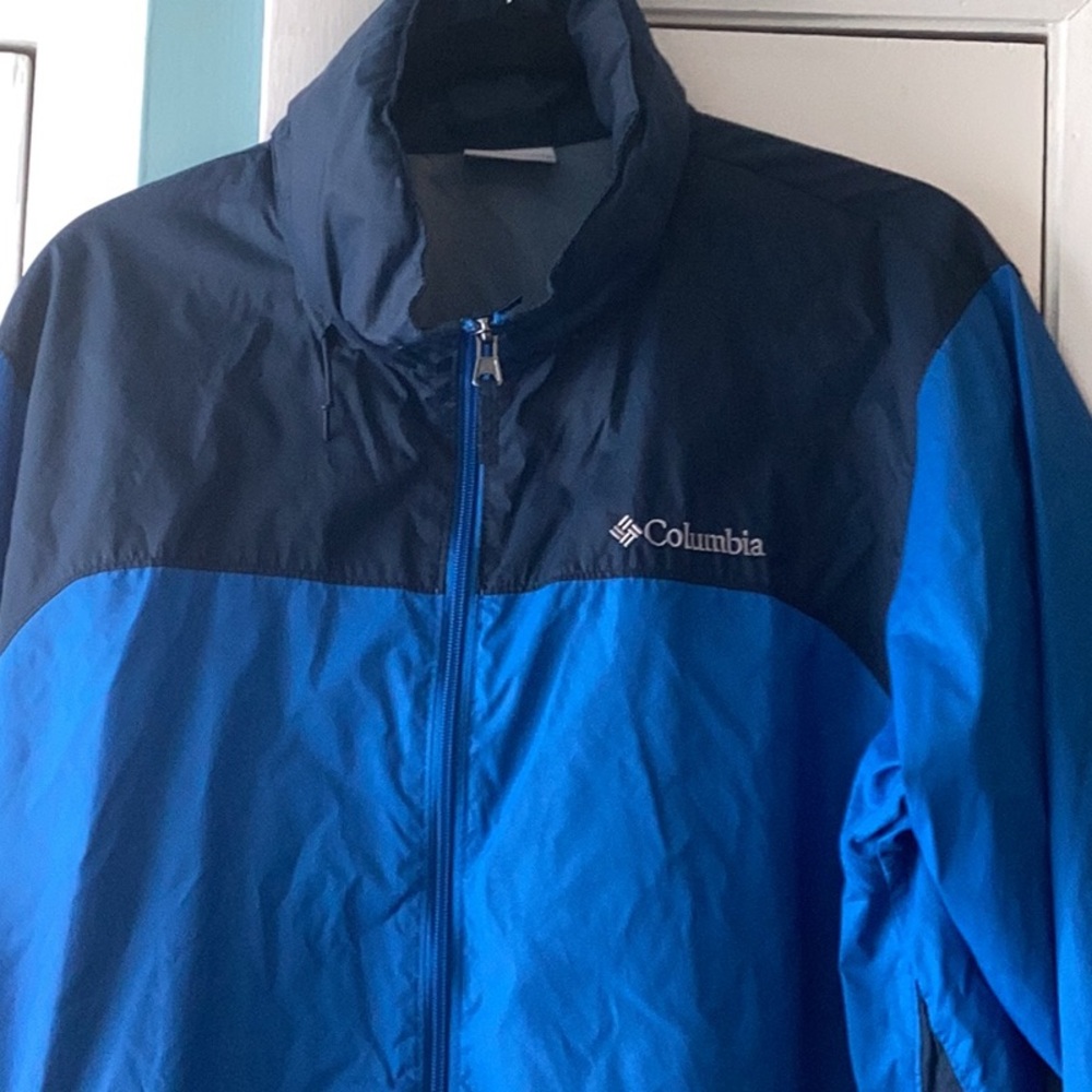 Columbia men’s size Medium packable jacket